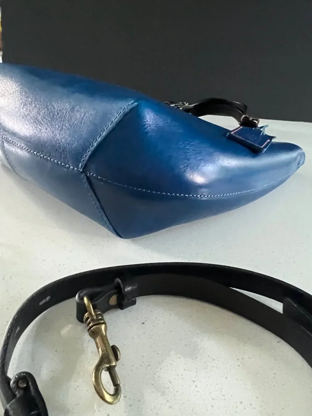 Old Trend Island Mini sky blue Leather Tote